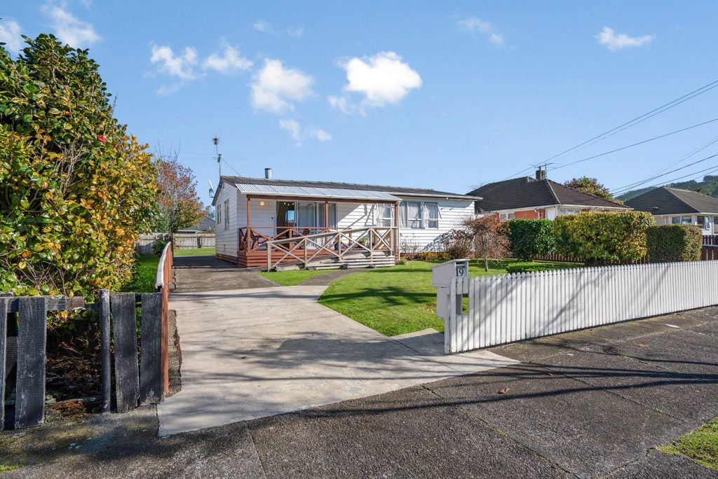 19 Davis Crescent, Elderslea, Upper Hutt - Carousel 2