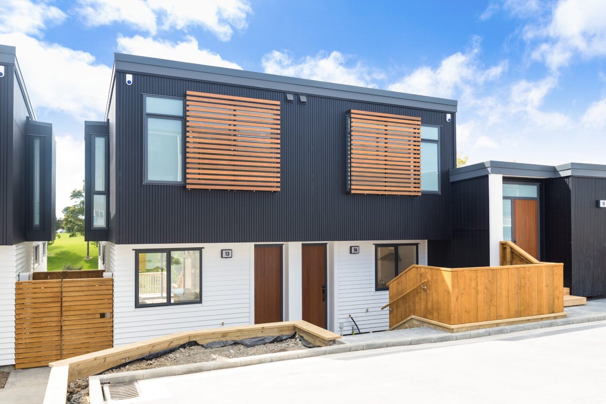11 Mokopiko Court, Beach Haven, Auckland - Carousel 1