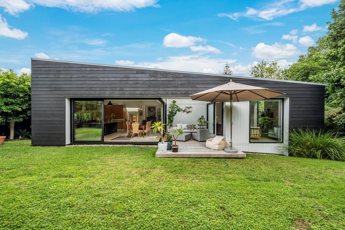 74B Beach Road, Mellons Bay, Auckland - Carousel 1