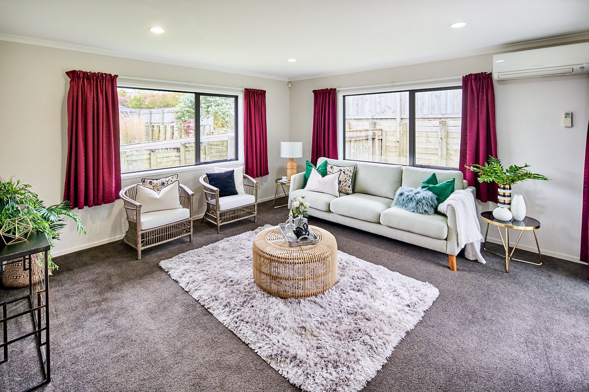 70 Sunstone Crescent, Timberlea, Upper Hutt - Carousel 2