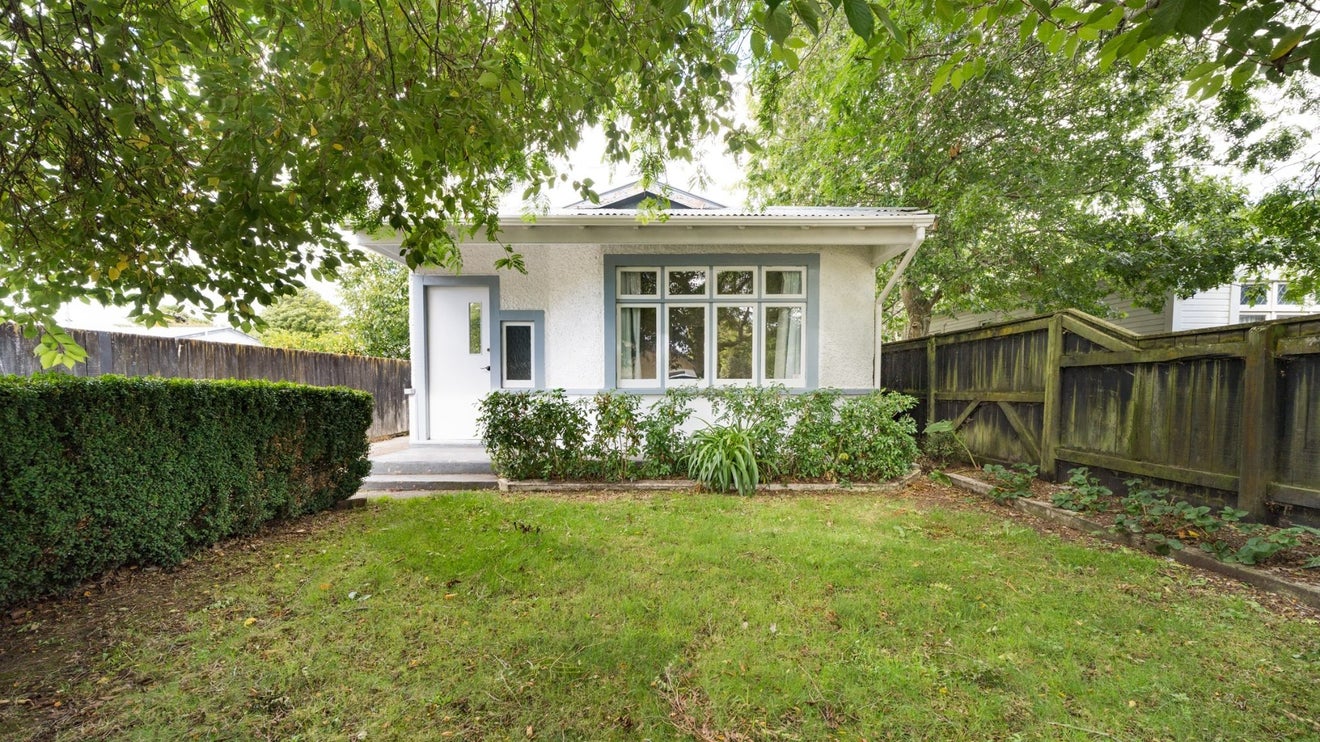 9 Weston Avenue, Roslyn, Palmerston North - Carousel 1