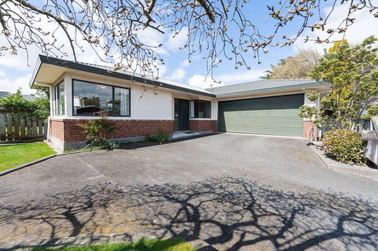 77 Lyndhurst Street, Takaro, Palmerston North - Carousel 1
