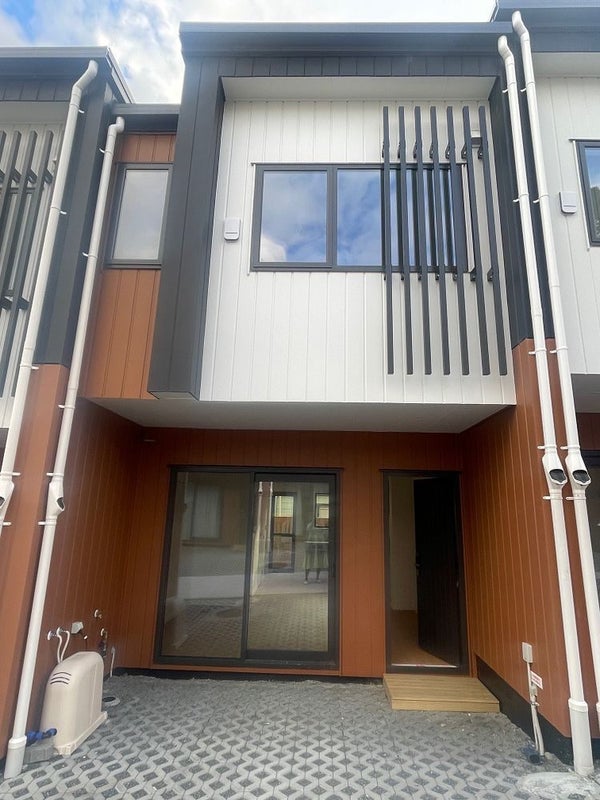 4/18 Dellwood Avenue, Henderson, Auckland - Carousel 1