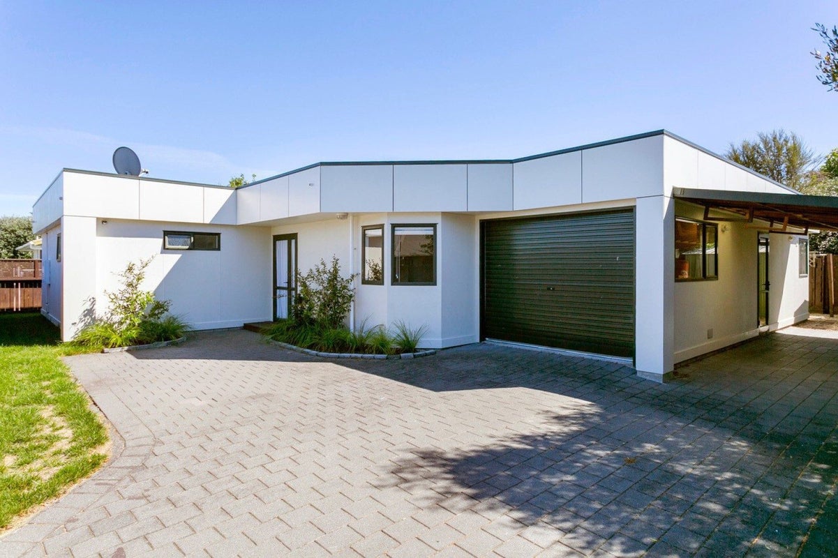 2/12 Laughton Street, Taupo, Taupo - Carousel 1