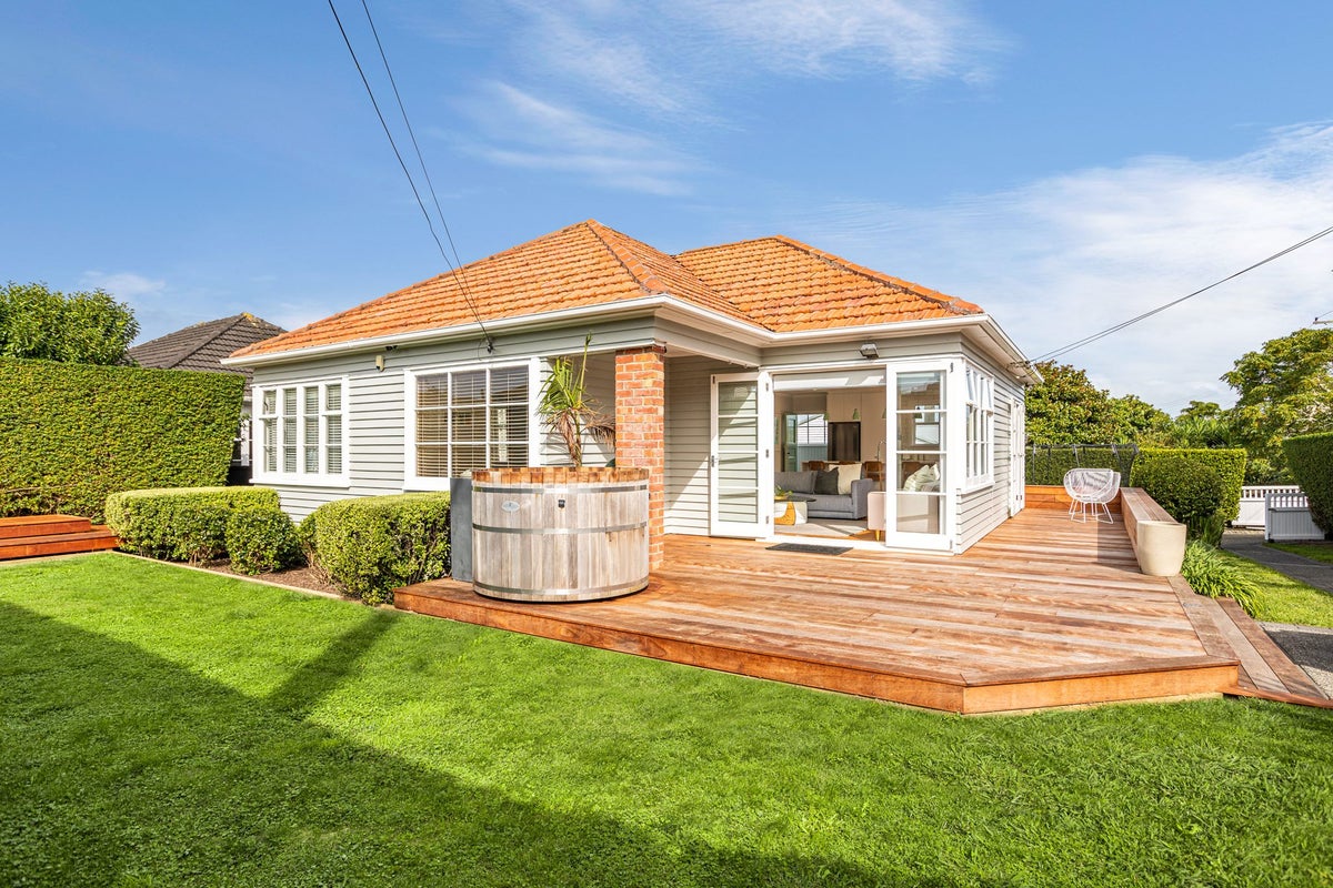 1 Gosport Place, Onehunga, Auckland - Carousel 1