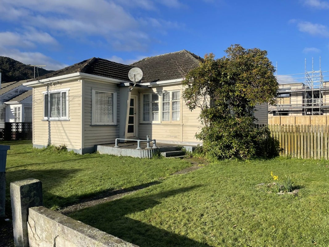 4 Tilbury Street, Fairfield, Lower Hutt - Carousel 1