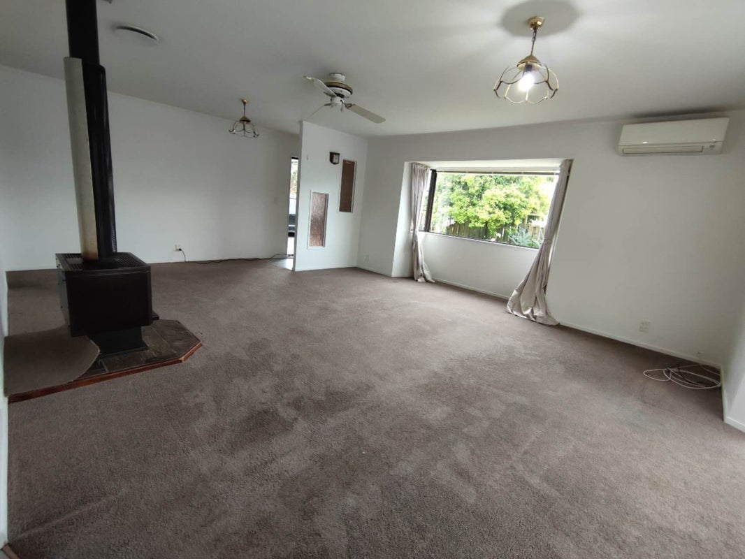 74A Godley Road, Green Bay, Auckland - Carousel 2
