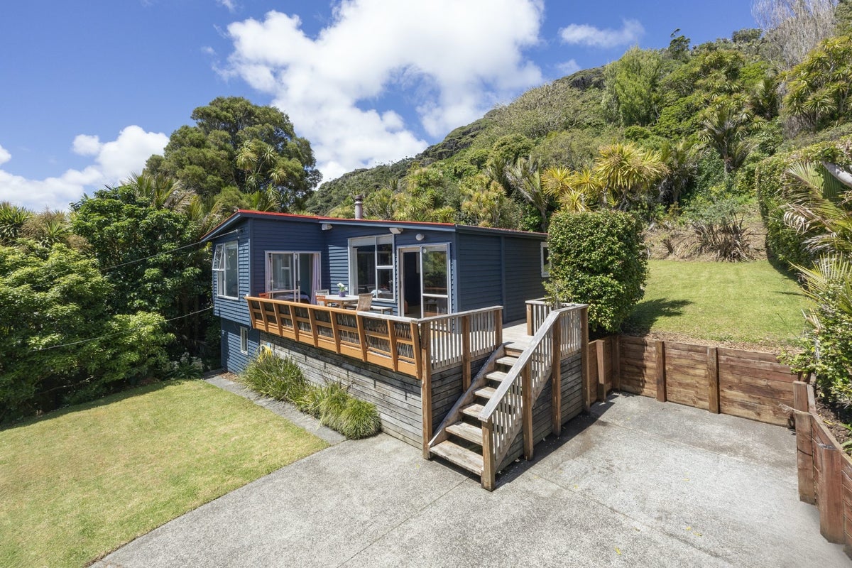 30 Piha Road, New Lynn - Carousel 1