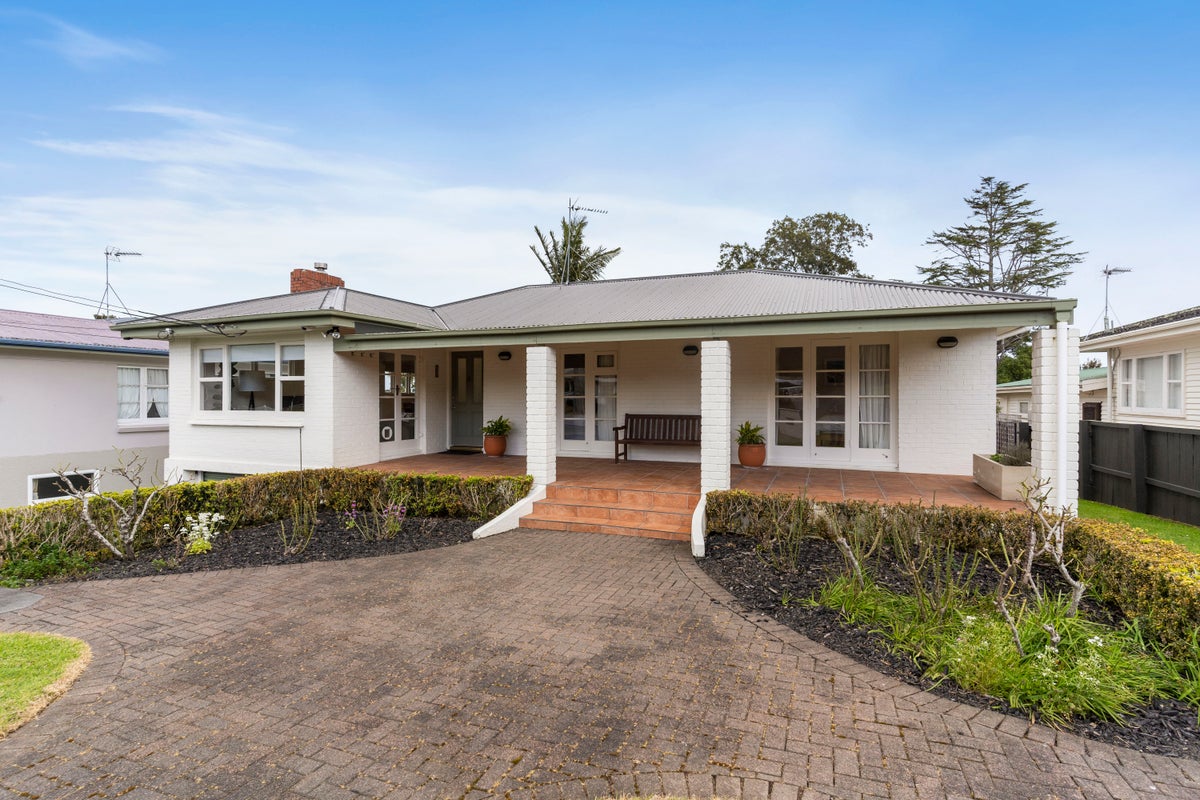 8 Scenic Drive, Hillpark, Auckland - Carousel 1