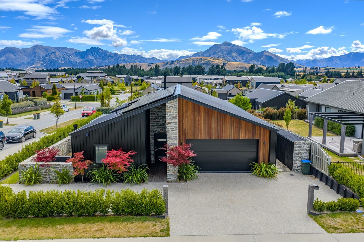 32 Mount Nicholas Avenue, Wanaka - Carousel 1