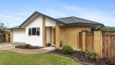 9 Aldershot Place, Nawton, Hamilton - Carousel 1