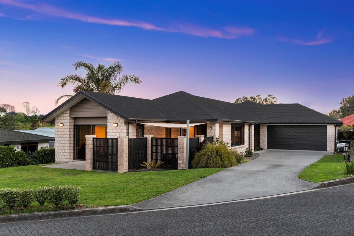 7 Orchard Way, Bethlehem, Tauranga - Carousel 1