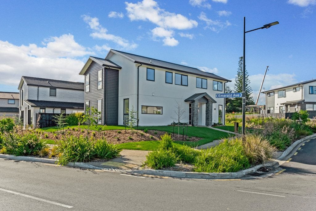11 Emerald Avenue, Rosehill, Papakura - Carousel 19