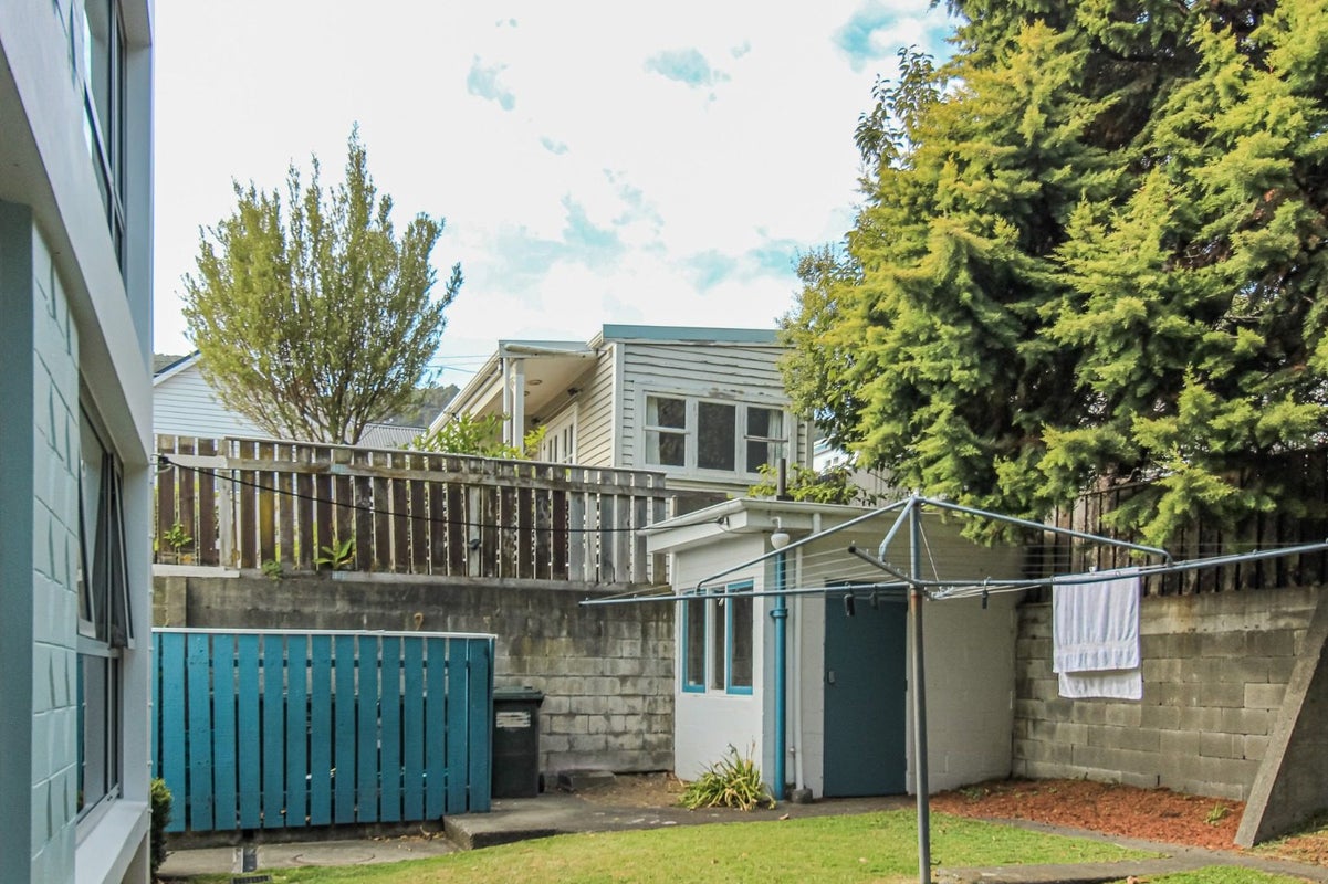 11/4 Queen Street, Mount Victoria, Wellington - Carousel 17