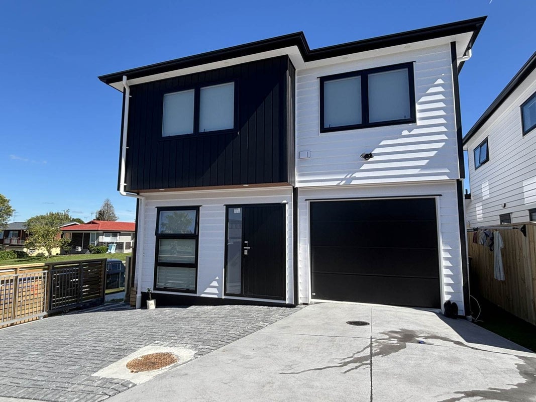 21A Borrowdace Avenue, Botany Downs, Auckland - Carousel 1