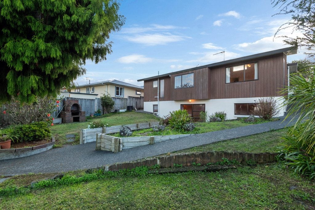 16 Spencer Road, Pinehill, Auckland - Carousel 1