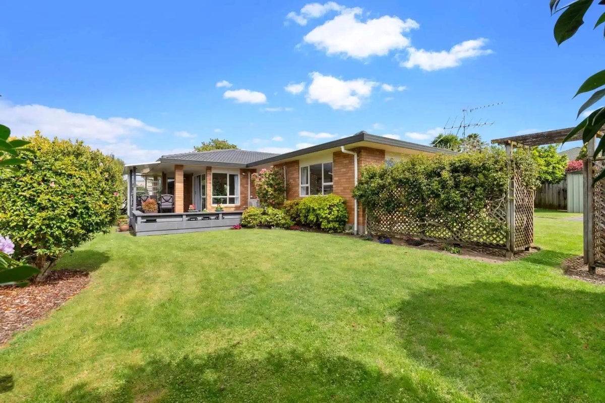 24 Castlehill Court, Wattle Downs, Auckland - Carousel 1