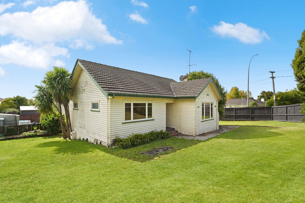 32 Forest Lake Road, Forest Lake, Hamilton - Carousel 2