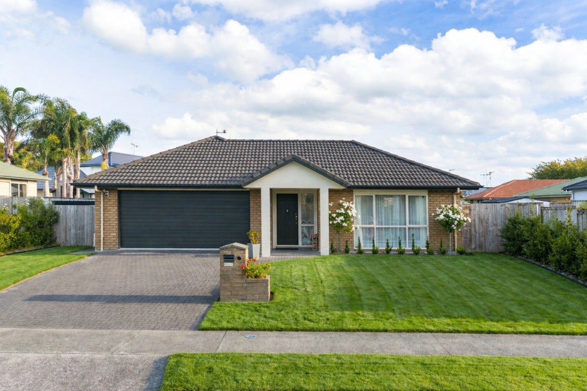 4 Chapel Hill, Rototuna, Hamilton - Carousel 1