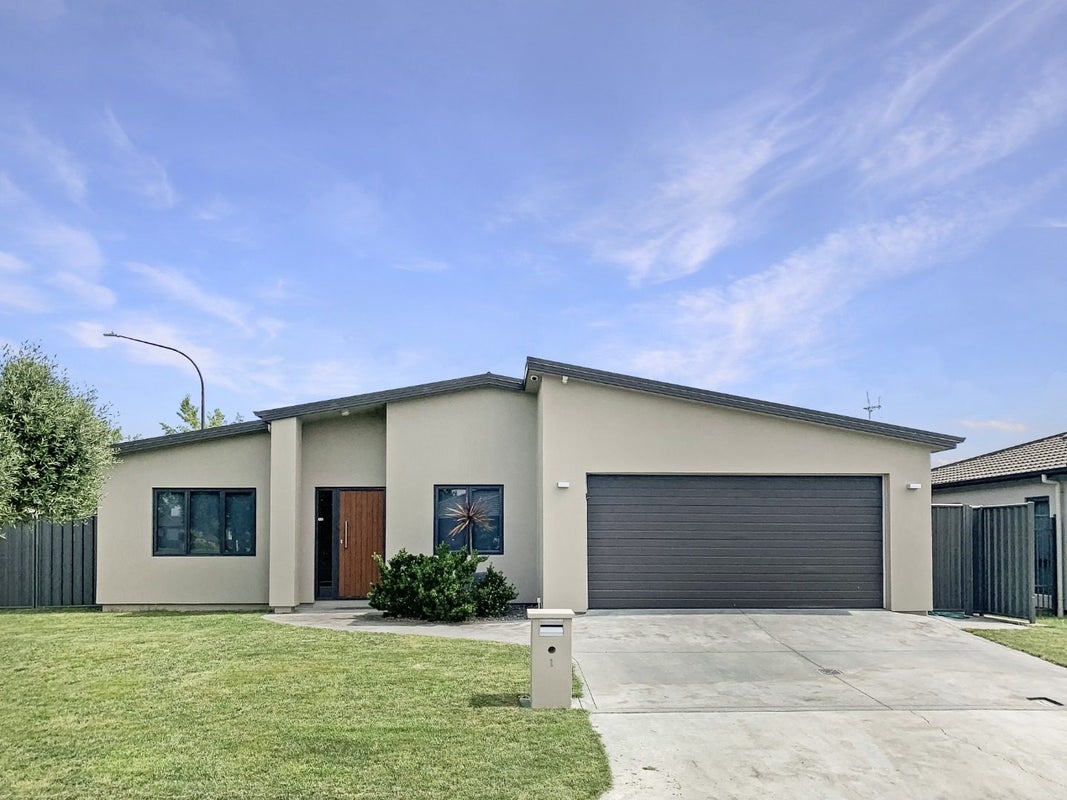 1 Kain Place, Frimley, Hastings - Carousel 1