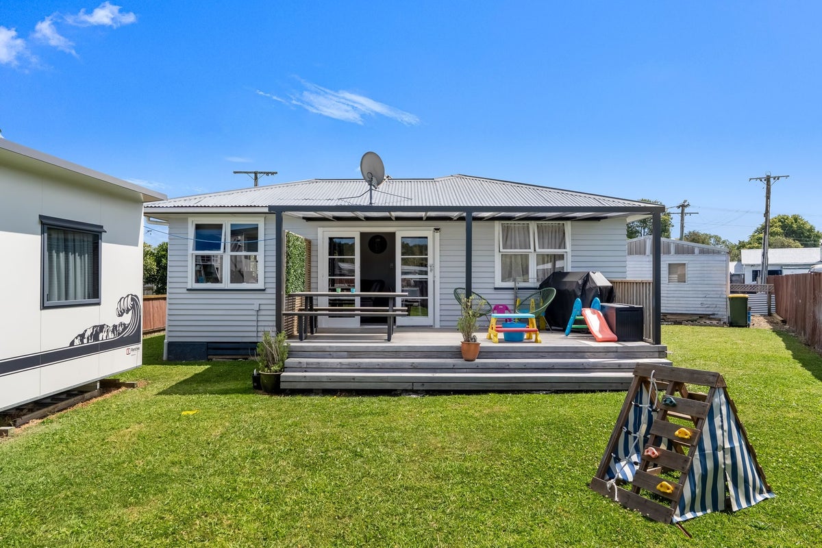 1 Tui Street, Outer Kaiti, Gisborne - Carousel 1