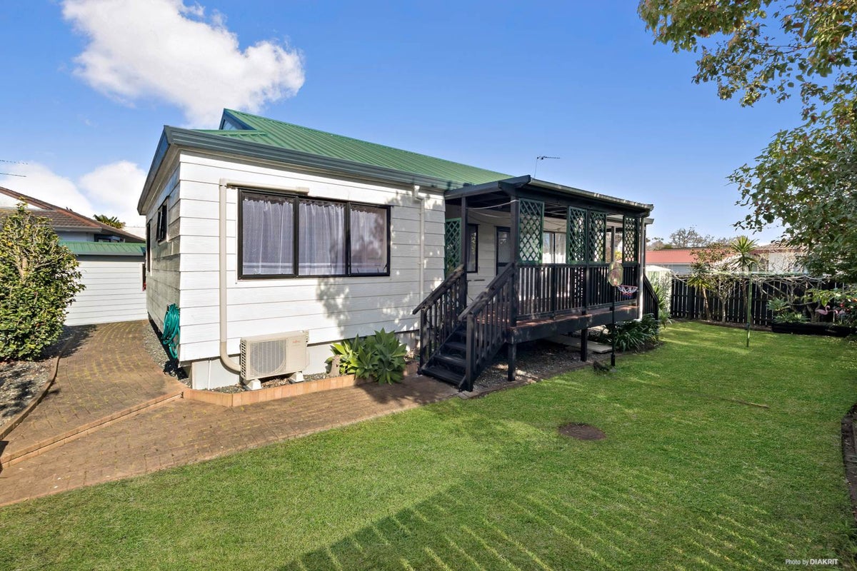 1/25 De Quincey Terrace, Highland Park, Auckland - Carousel 2