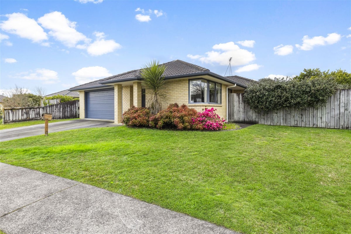 5 Gresham Place, Rototuna North, Hamilton - Carousel 1