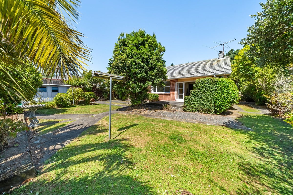 30 McCarthy Grove, Clouston Park, Upper Hutt - Carousel 2