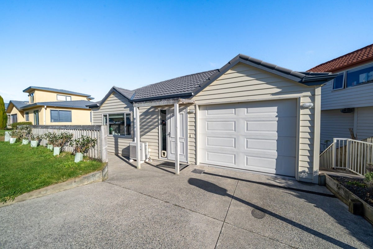 42A Landsdowne Terrace, Karori, Wellington - Carousel 2