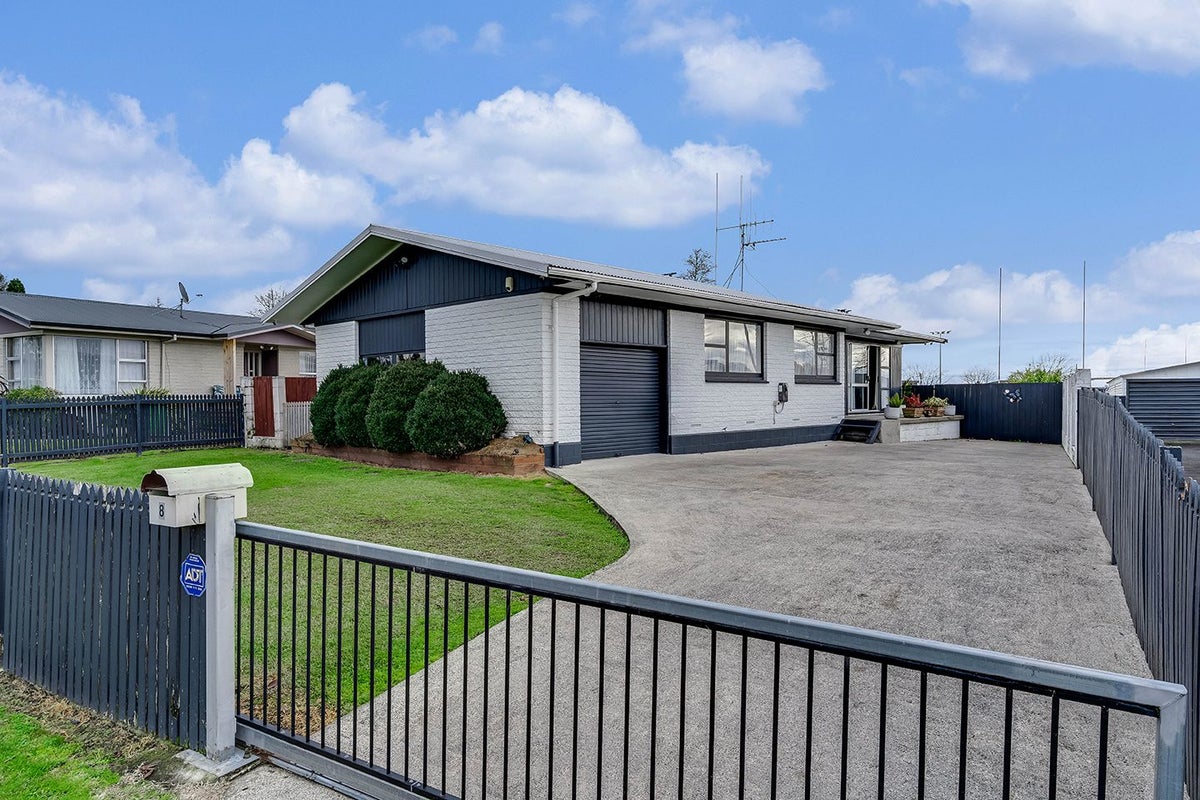 8 Margaret Place, Deanwell, Hamilton - Carousel 1