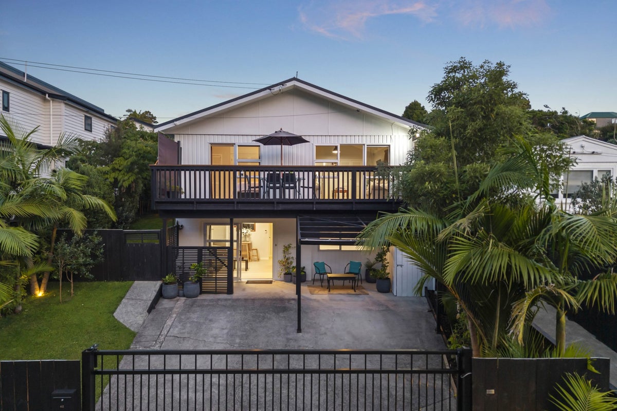 42 Lewis Street, Blockhouse Bay, Auckland - Carousel 1