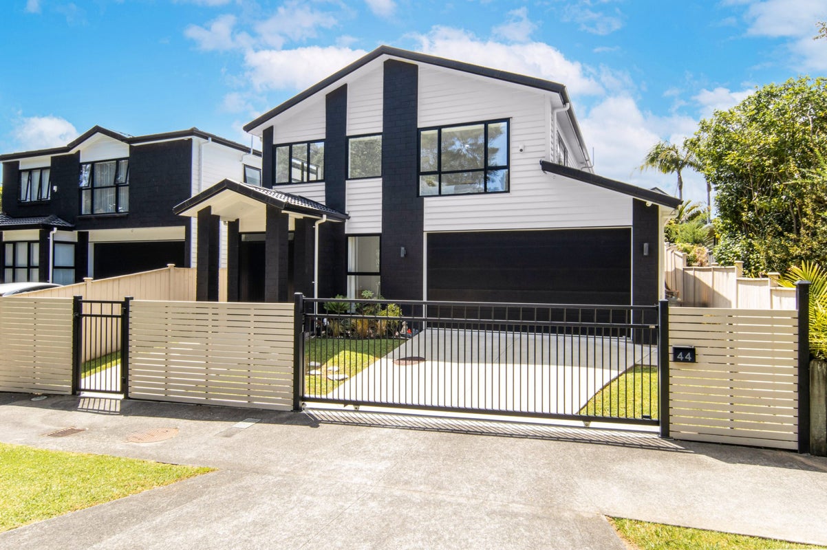 44 Connell Street, Blockhouse Bay, Auckland - Carousel 1