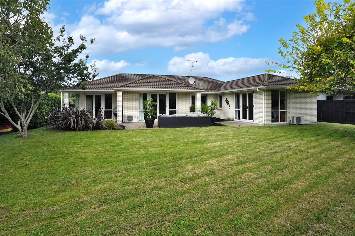20 Winchester Place, Rototuna North, Hamilton - Carousel 1