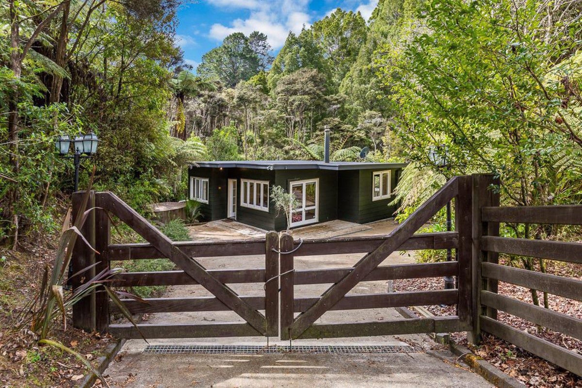 122 Monowai Road, Silverdale - Carousel 1