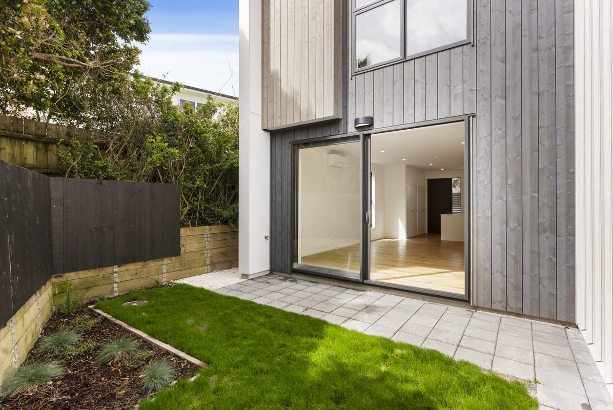 3/82 East Coast Road, Milford, Auckland - Carousel 1