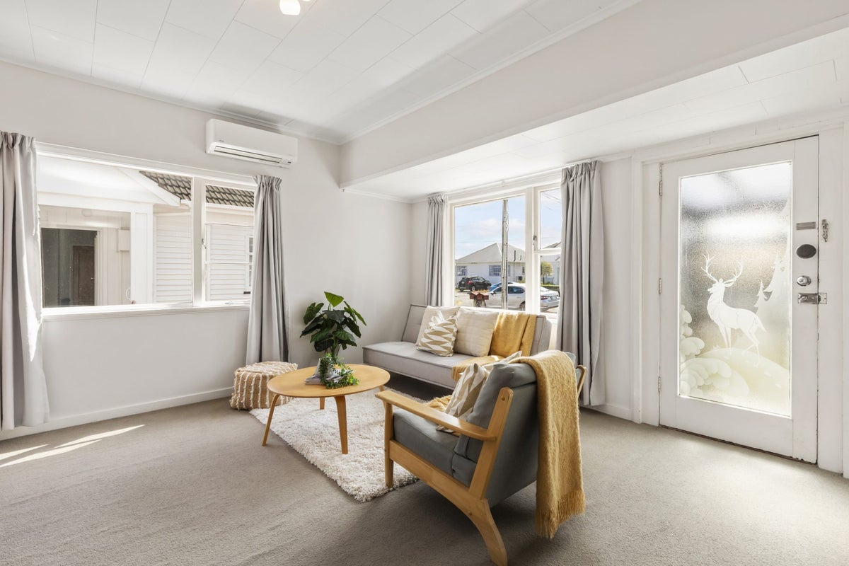 10 Fife Lane, Miramar, Wellington - Carousel 2