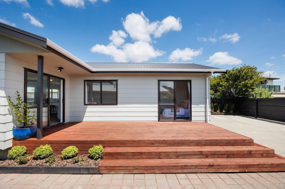 33A Tiller Close, Kelvin Grove, Palmerston North - Carousel 2