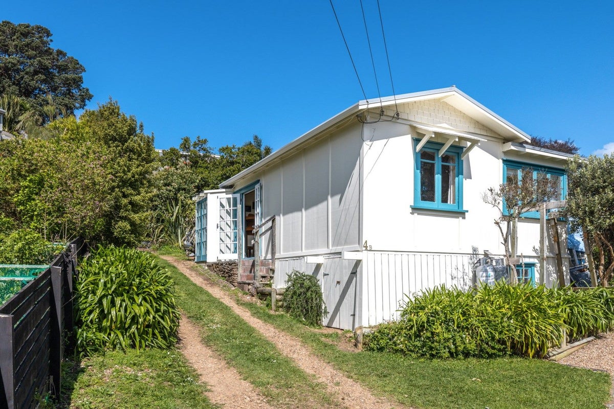 4B Glen Brook Road, Omiha, Waiheke Island - Carousel 1