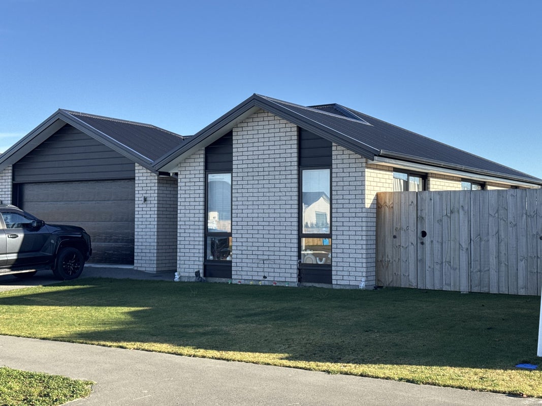 24 Strowan Avenue, Elgin, Ashburton - Carousel 1