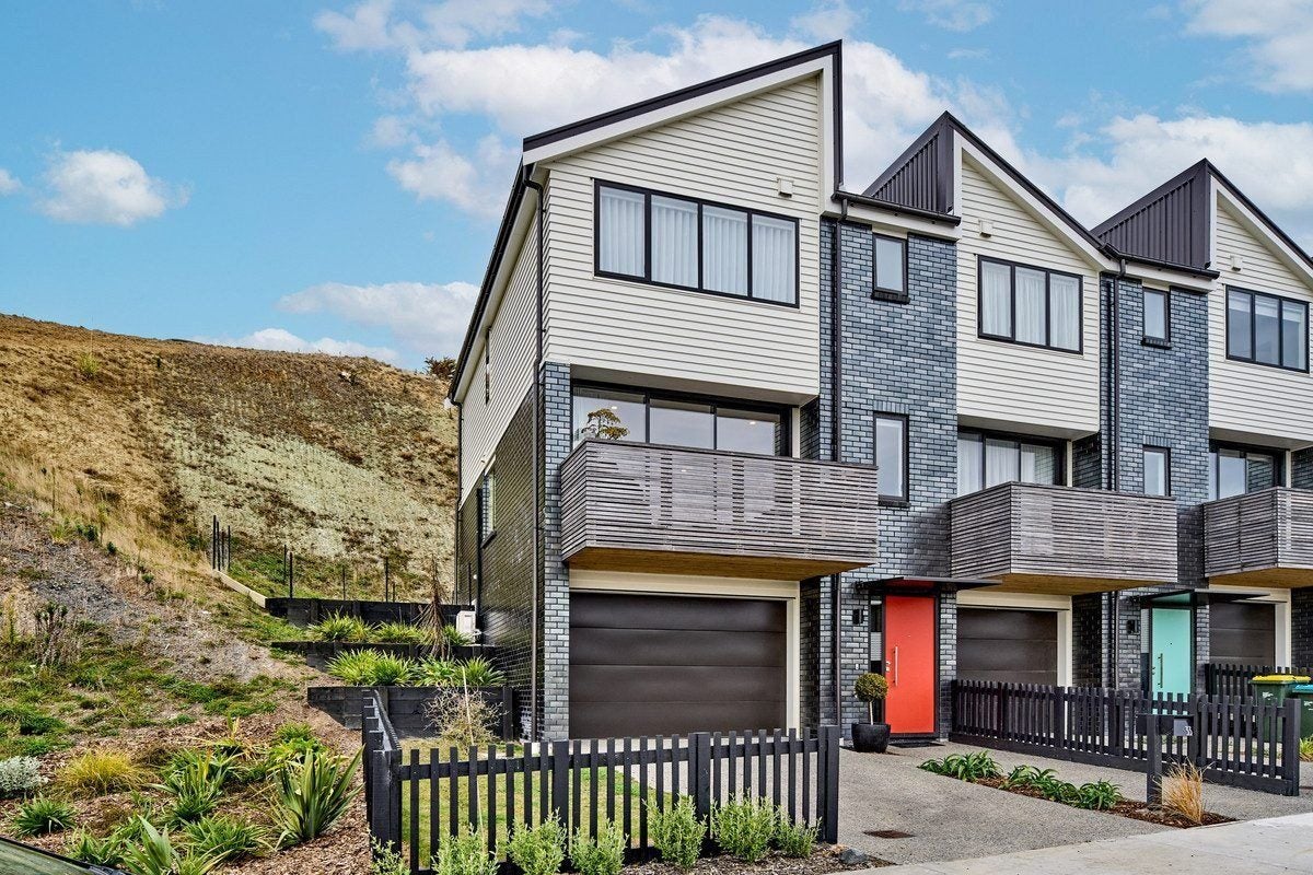 33 Holystone Road, Whitby, Porirua - Carousel 1