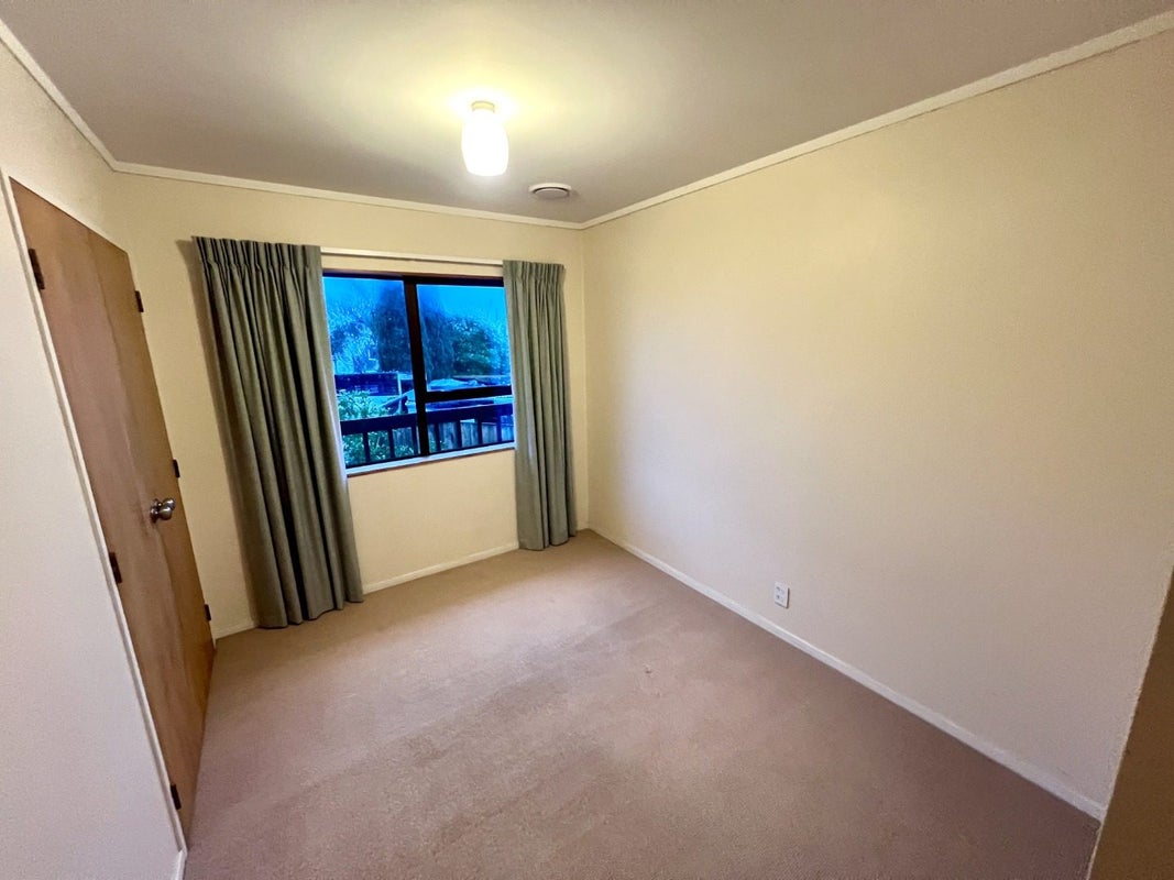 1 Elgin Place, Red Beach, Whangaparaoa - Carousel 2