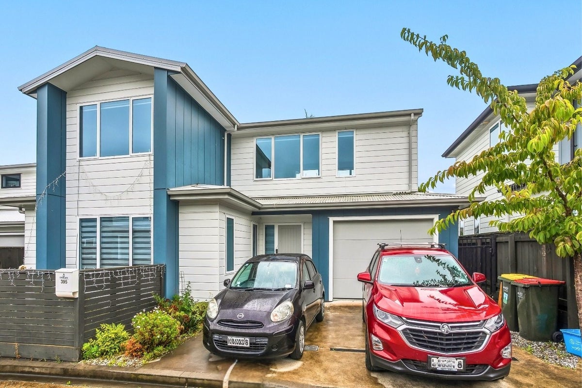 395 Stokes Valley Road, Stokes Valley, Lower Hutt - Carousel 1