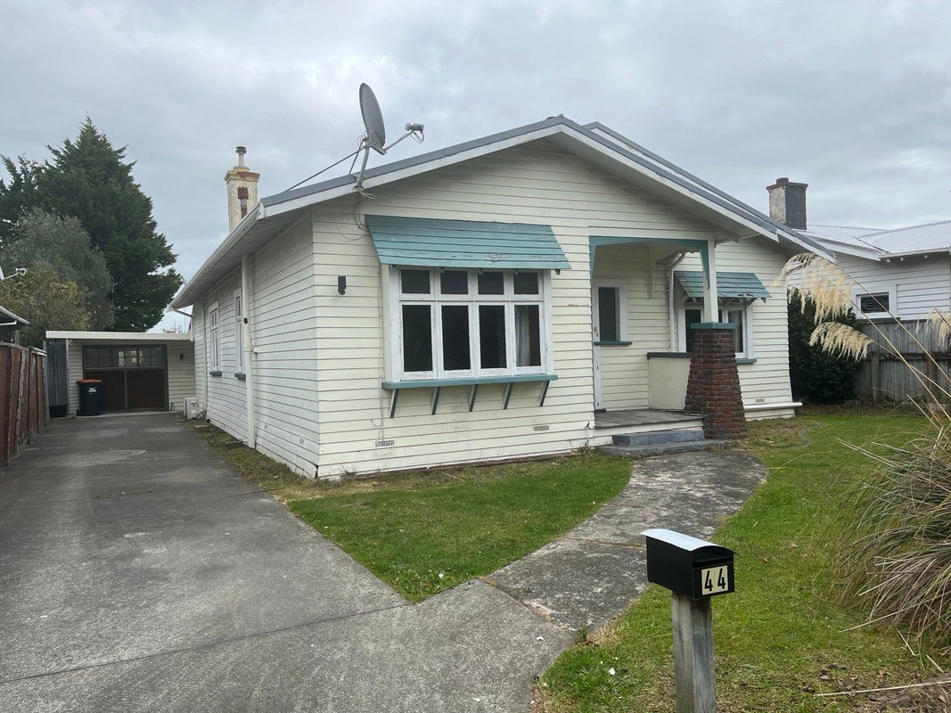 44 Burns Avenue, Takaro, Palmerston North - Carousel 1