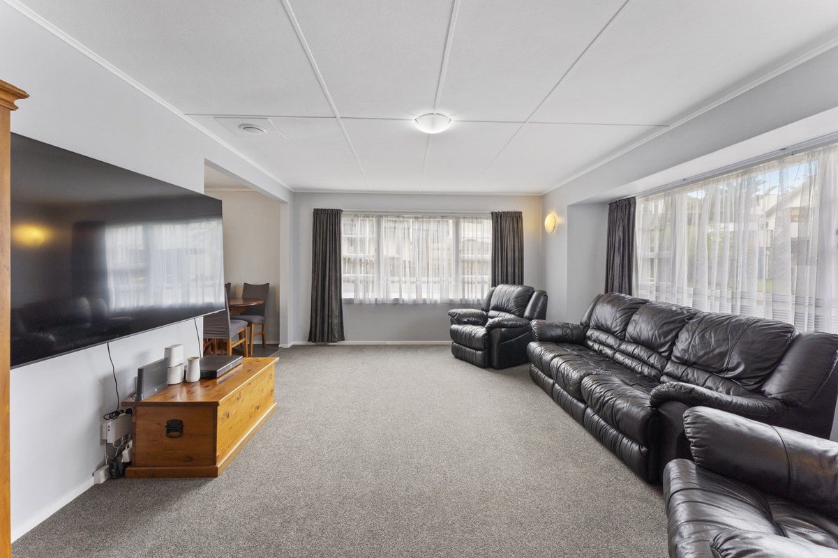 57 Desert Gold Street, Ascot Park, Porirua - Carousel 2
