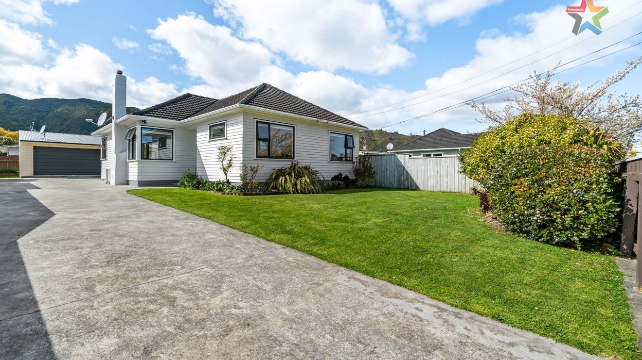 4 Roberts Street, Wainuiomata, Lower Hutt - Carousel 1