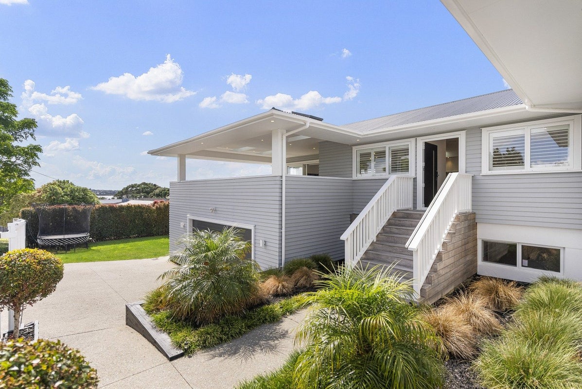 87 Sylvan Avenue, Northcote, Auckland - Carousel 1