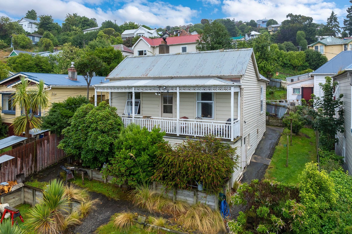 6 Bridge Street, Clyde Hill, Dunedin - Carousel 1