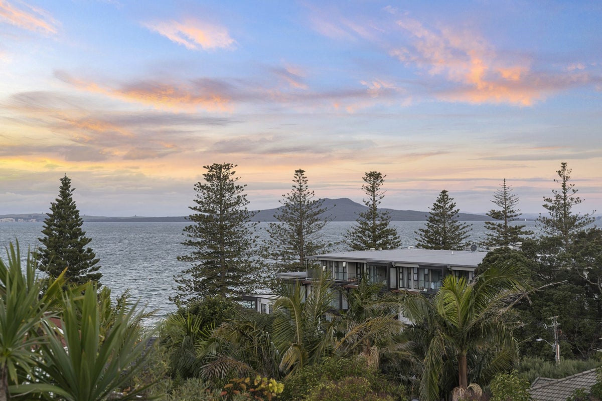 1/17 Oban Road, Browns Bay, Auckland - Carousel 2