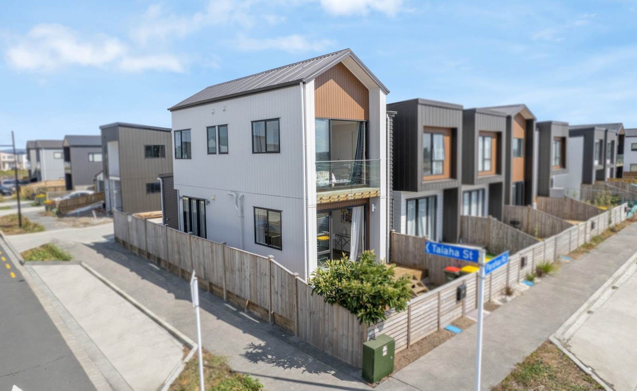 4 Parahau Road, Ardmore, Auckland - Carousel 2