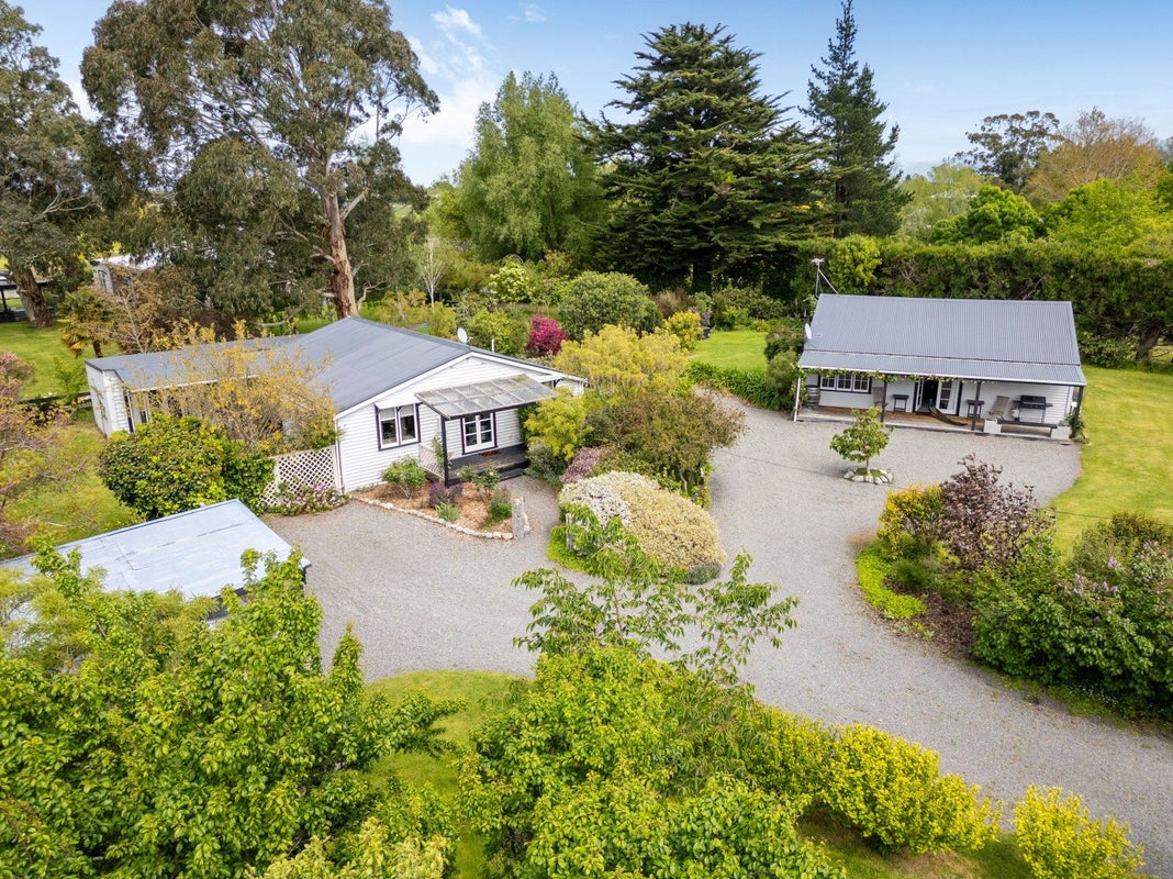 1520 State Highway 2, Featherston - Carousel 1